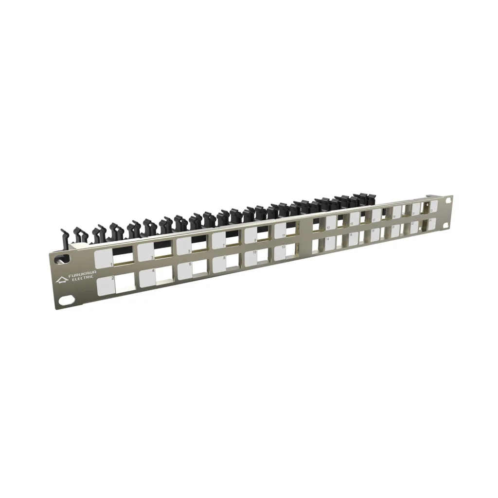 PATCH PANEL INDUSTRIAL 19″ 24P BLINDADO – PLATA